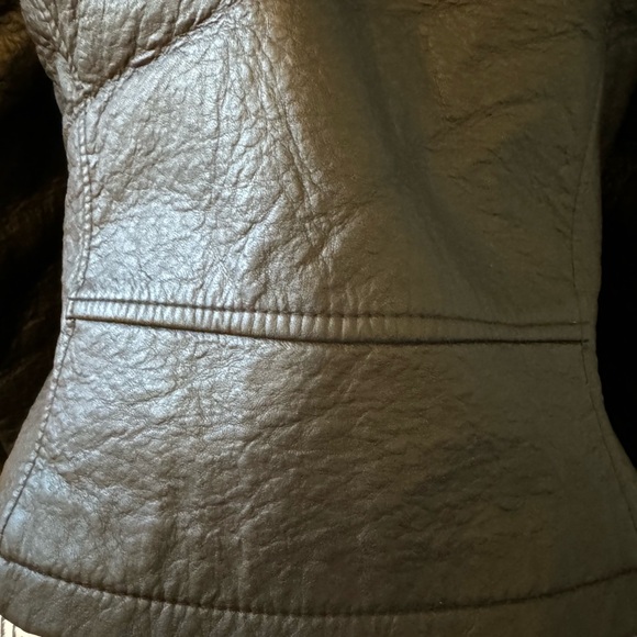 Sexy leather moto jacket with zippers.🖤 - Picture 9 of 10